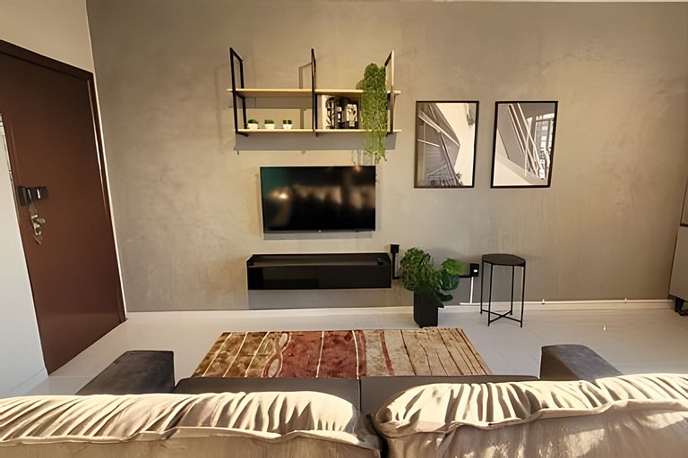 AP103 - Apartamento com A/C no centro