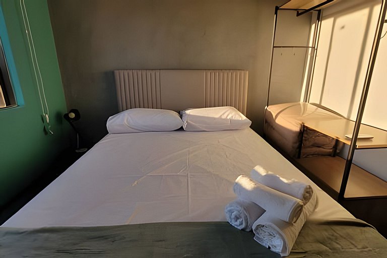 AP103 - Apartamento com A/C no centro