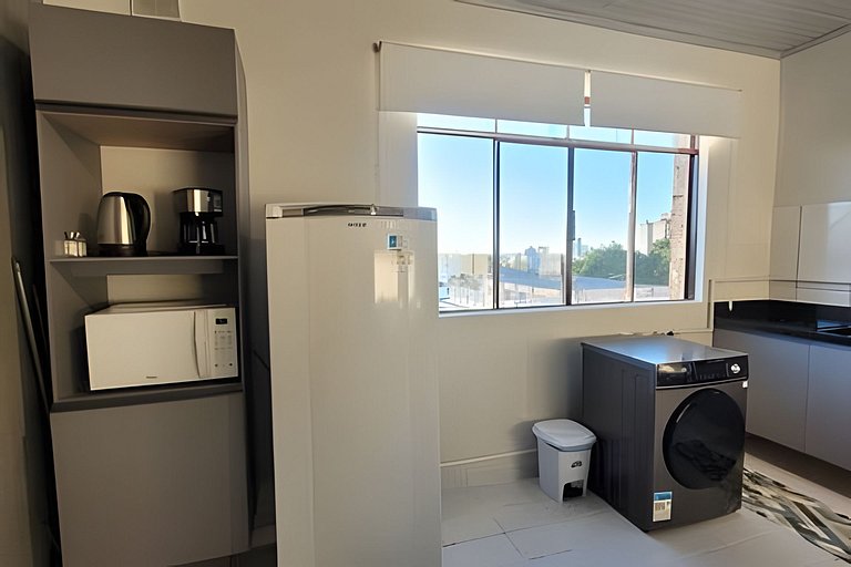 AP103 - Apartamento com A/C no centro