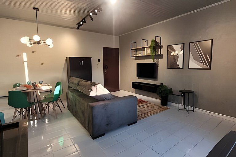AP103 - Apartamento com A/C no centro