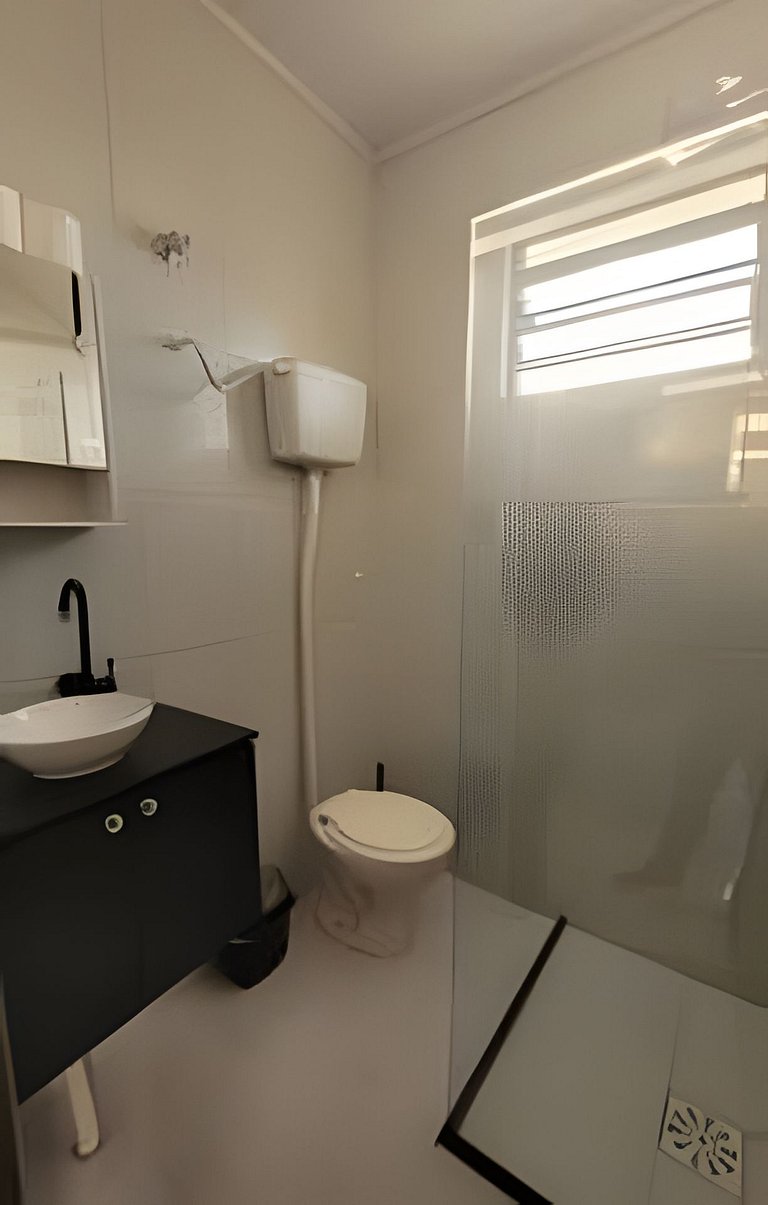 AP103 - Apartamento com A/C no centro