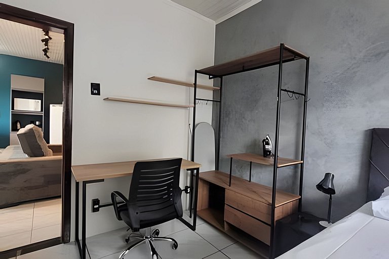 AP102 - Apartamento com AC no centro