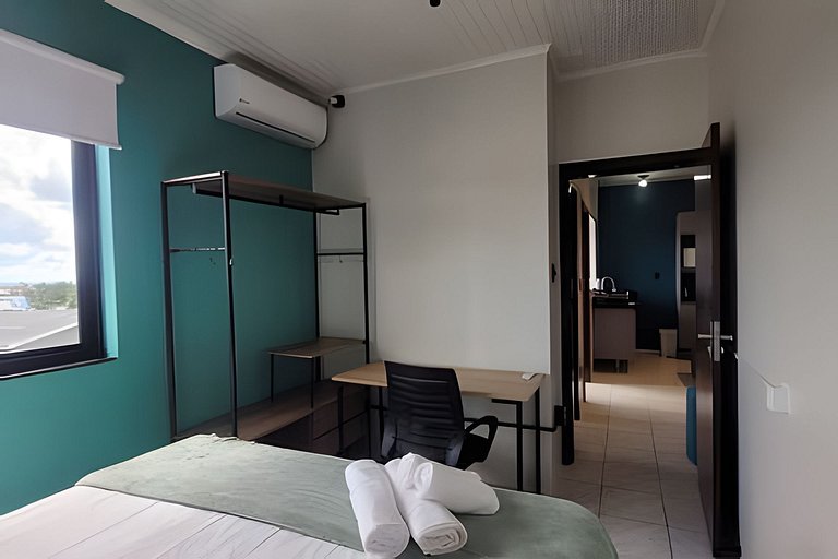 AP102 - Apartamento com AC no centro