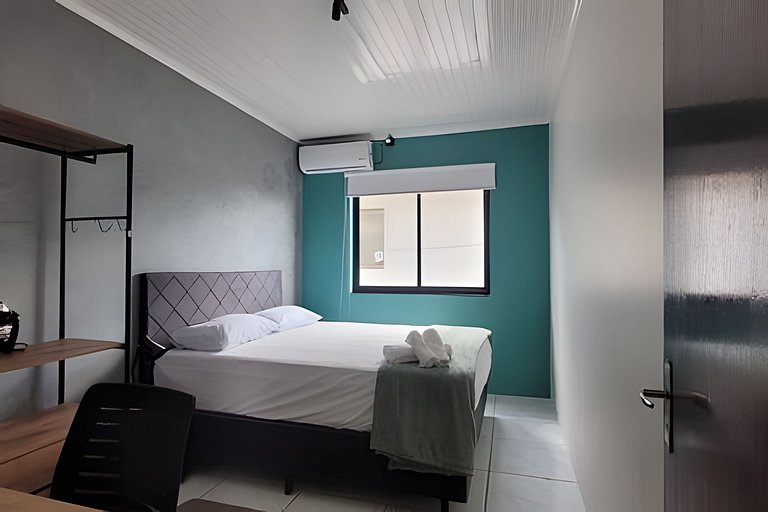 AP102 - Apartamento com AC no centro