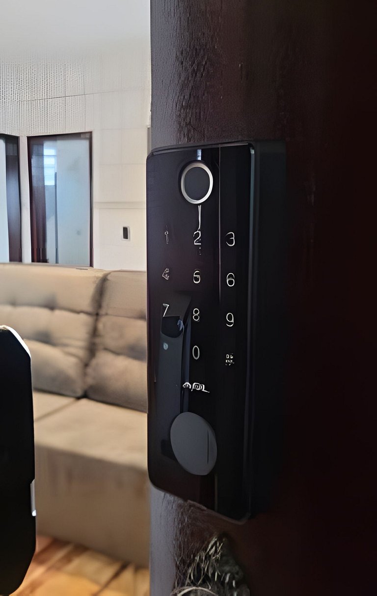 AP102 - Apartamento com AC no centro