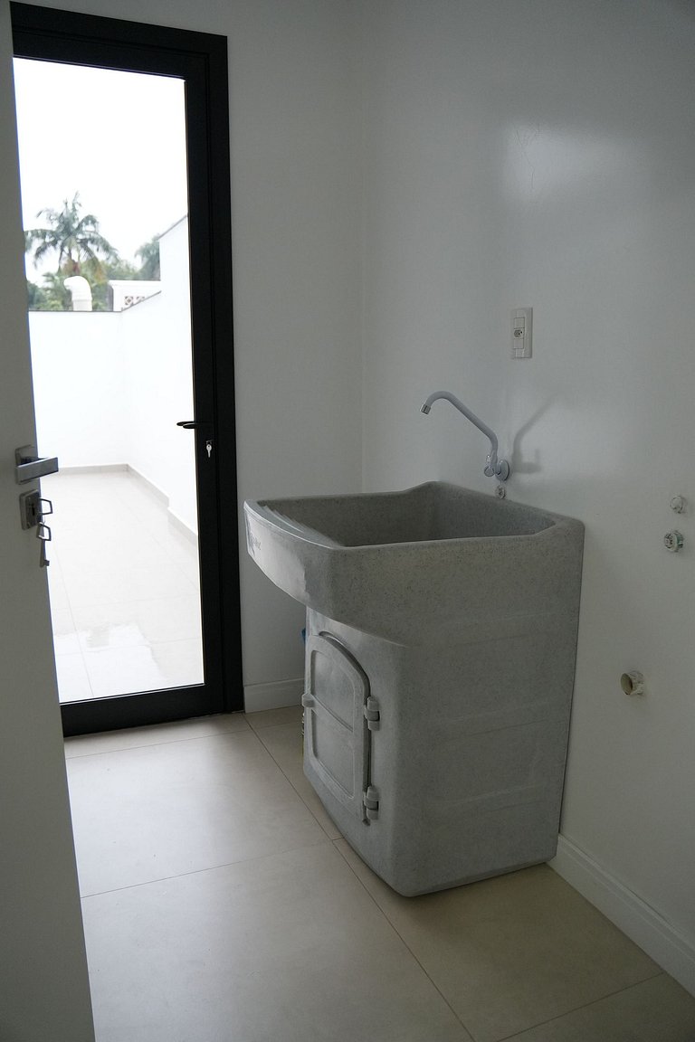 AP 102 - Amplo com 3 quartos