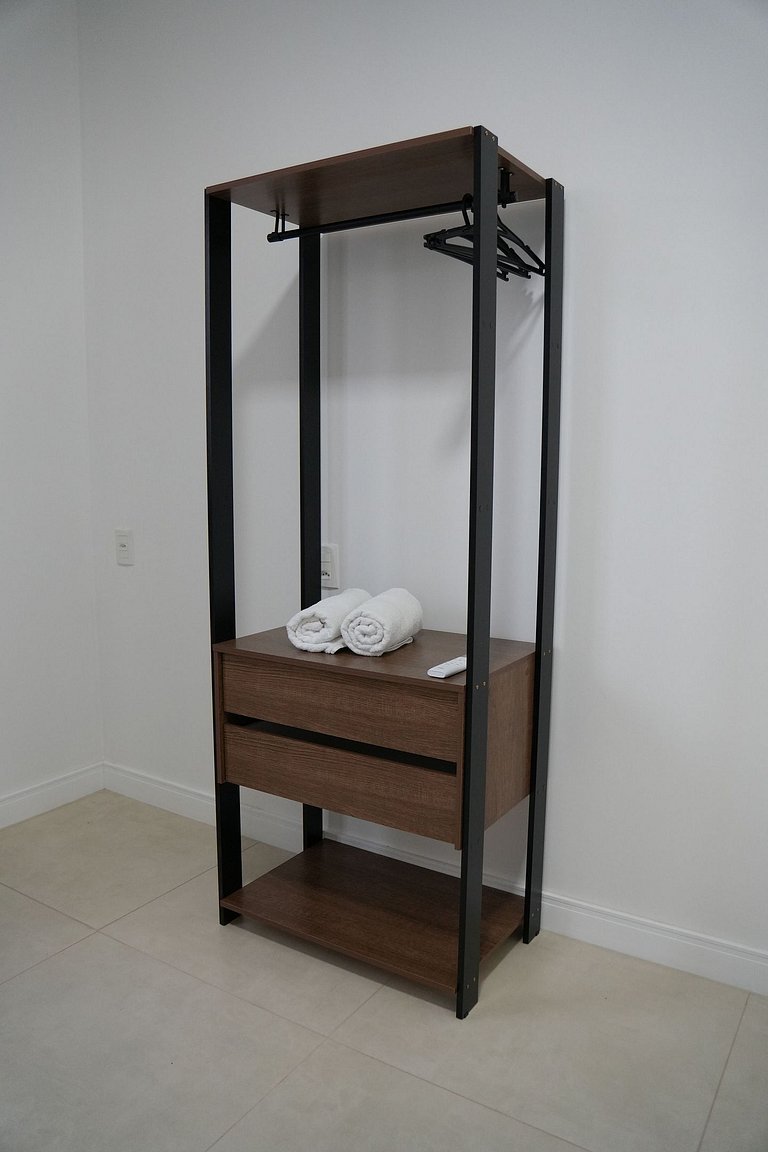 AP 102 - Amplo com 3 quartos